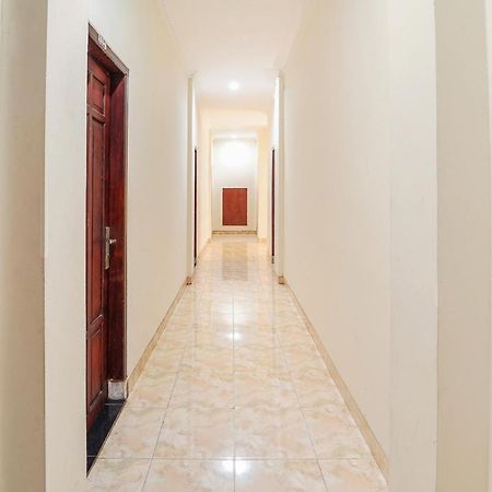 Oyo 231 Hotel Andita Syariah Surabaya Buitenkant foto