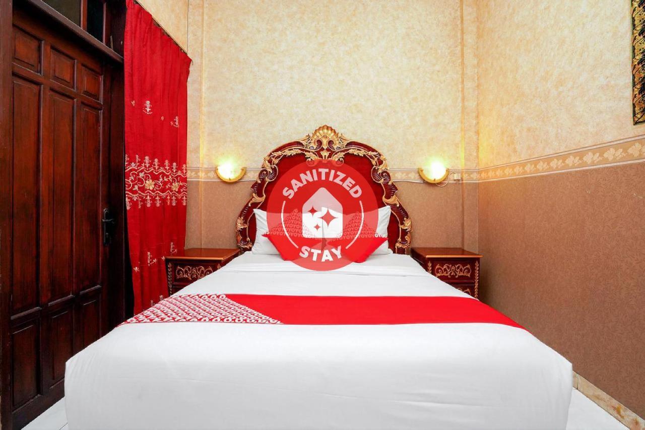 Oyo 231 Hotel Andita Syariah Surabaya Buitenkant foto