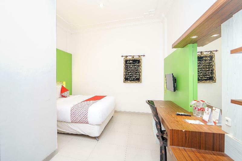 Oyo 231 Hotel Andita Syariah Surabaya Buitenkant foto