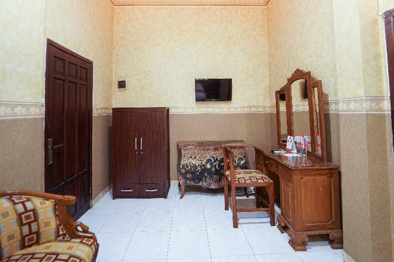 Oyo 231 Hotel Andita Syariah Surabaya Buitenkant foto