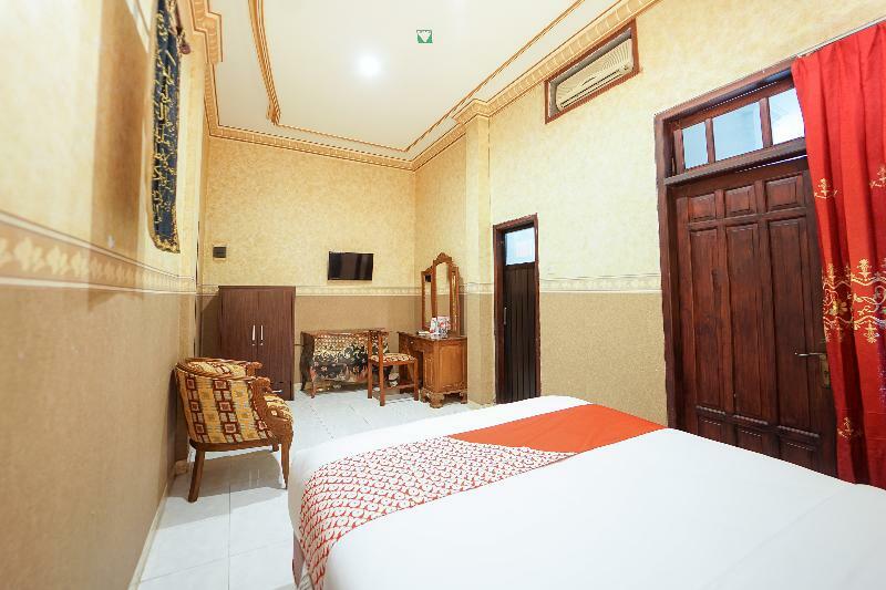 Oyo 231 Hotel Andita Syariah Surabaya Buitenkant foto