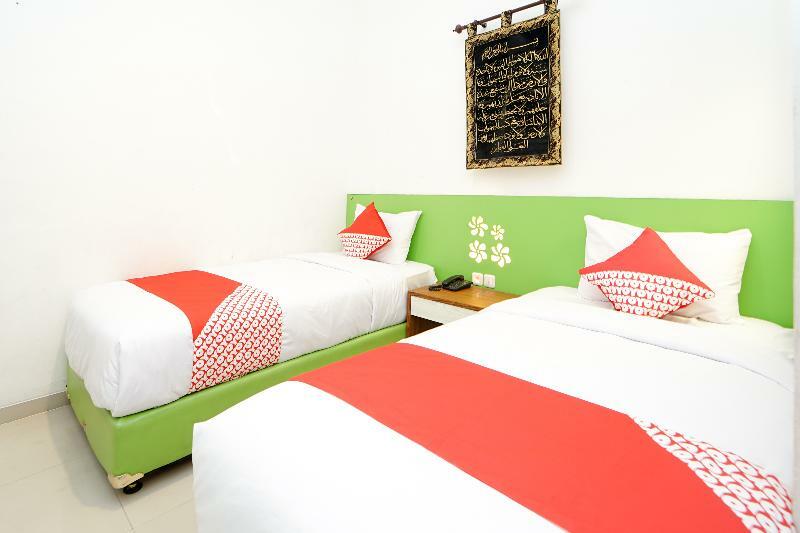 Oyo 231 Hotel Andita Syariah Surabaya Buitenkant foto