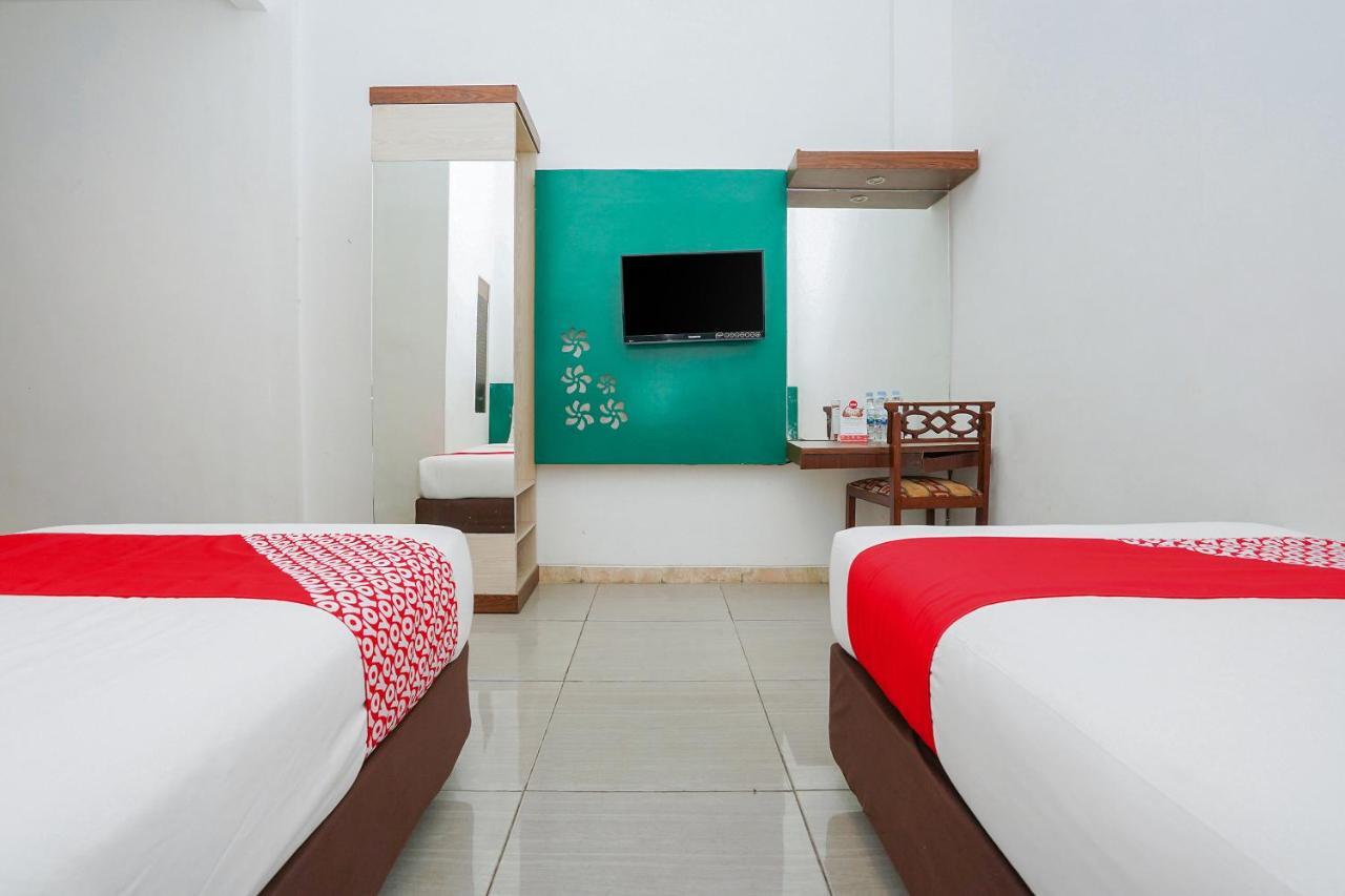 Oyo 231 Hotel Andita Syariah Surabaya Buitenkant foto
