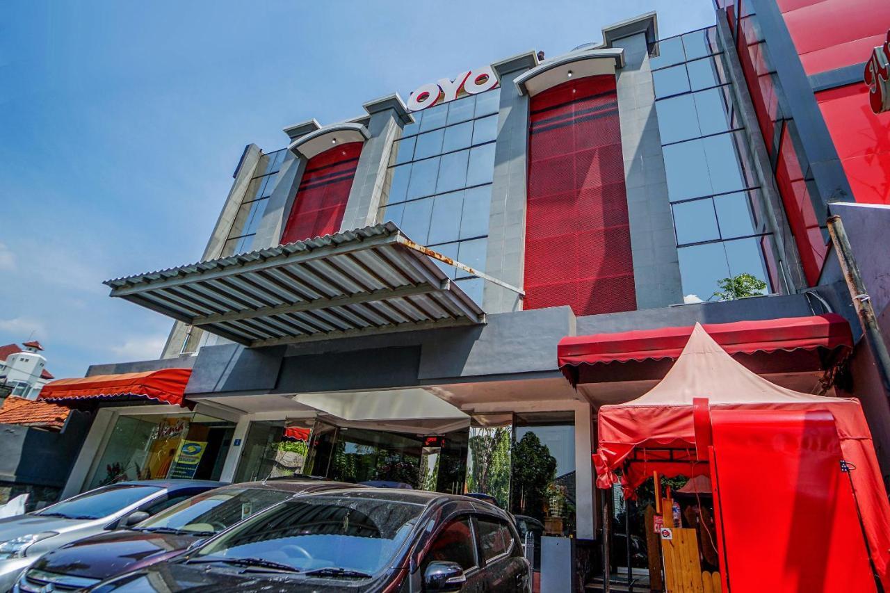 Oyo 231 Hotel Andita Syariah Surabaya Buitenkant foto