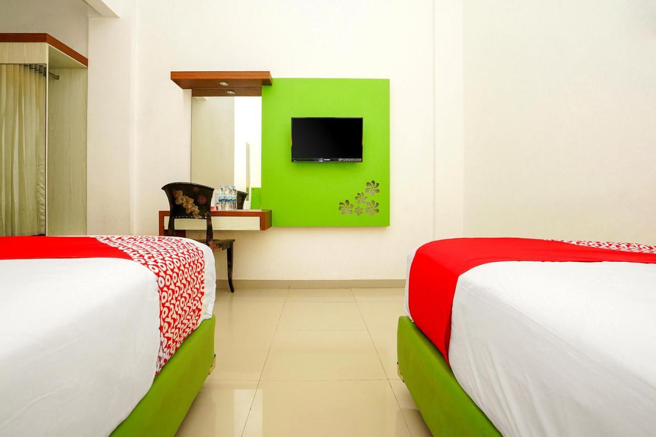 Oyo 231 Hotel Andita Syariah Surabaya Buitenkant foto