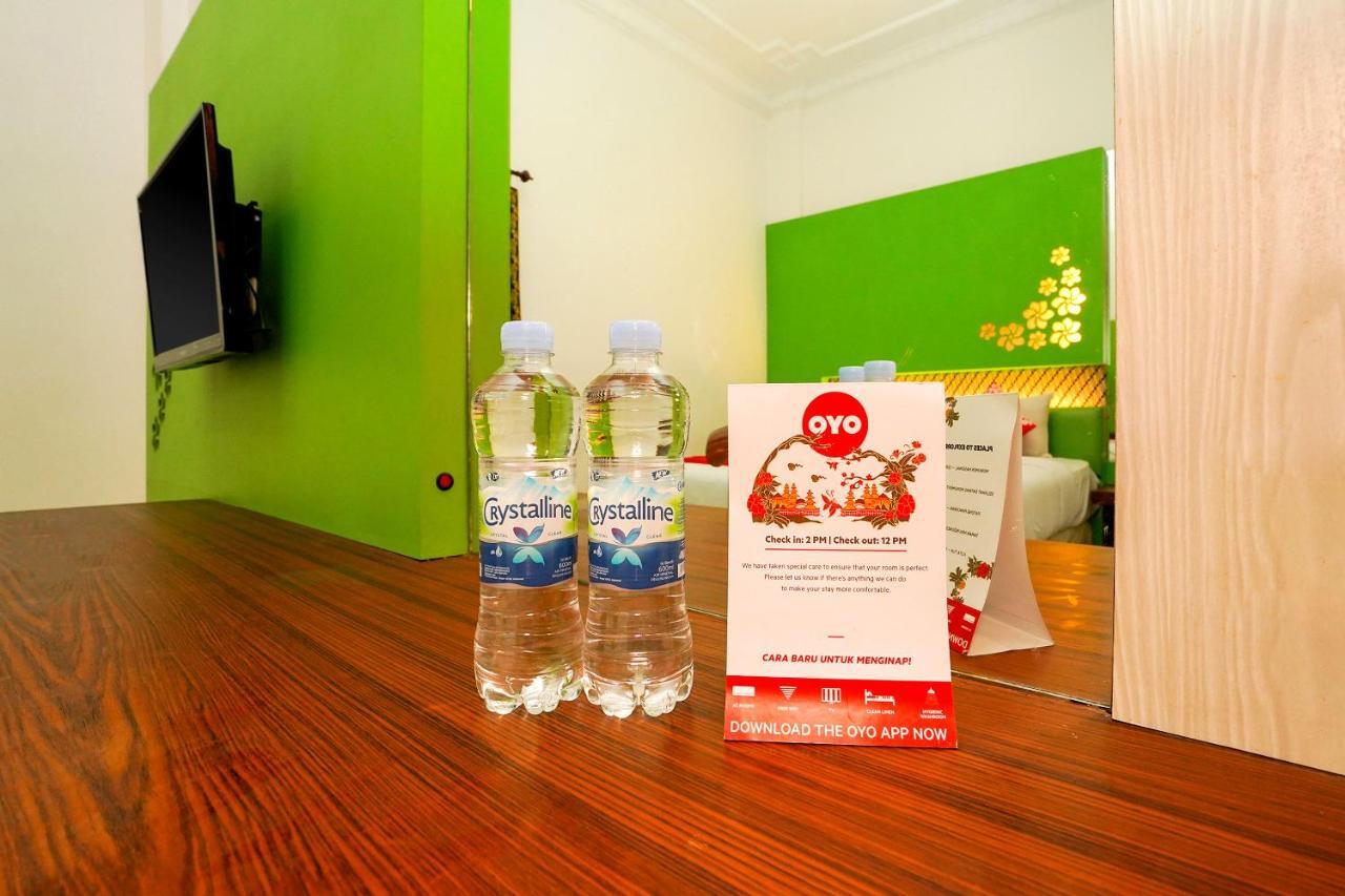 Oyo 231 Hotel Andita Syariah Surabaya Buitenkant foto