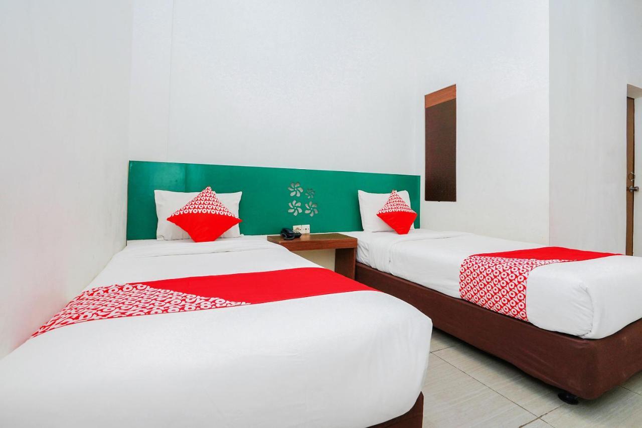Oyo 231 Hotel Andita Syariah Surabaya Buitenkant foto