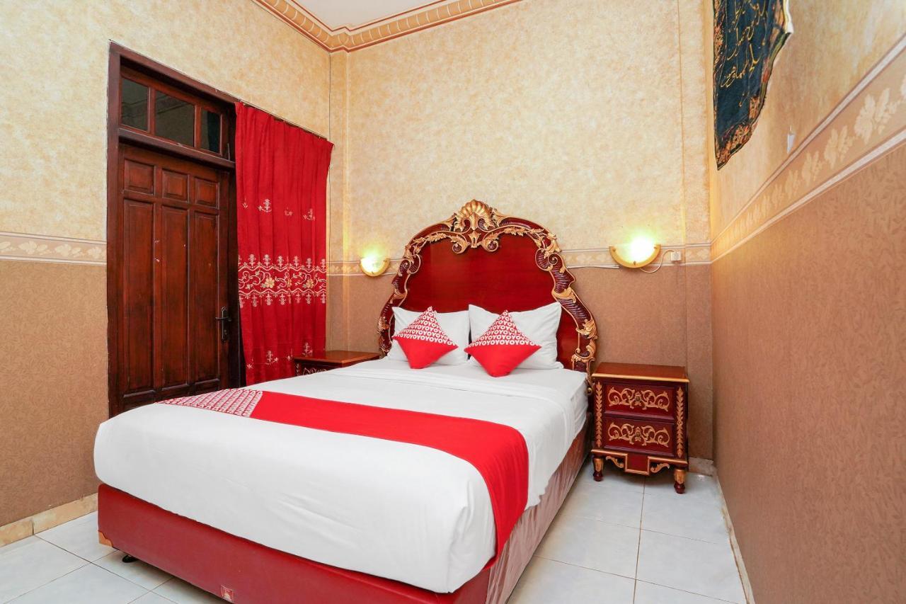 Oyo 231 Hotel Andita Syariah Surabaya Buitenkant foto