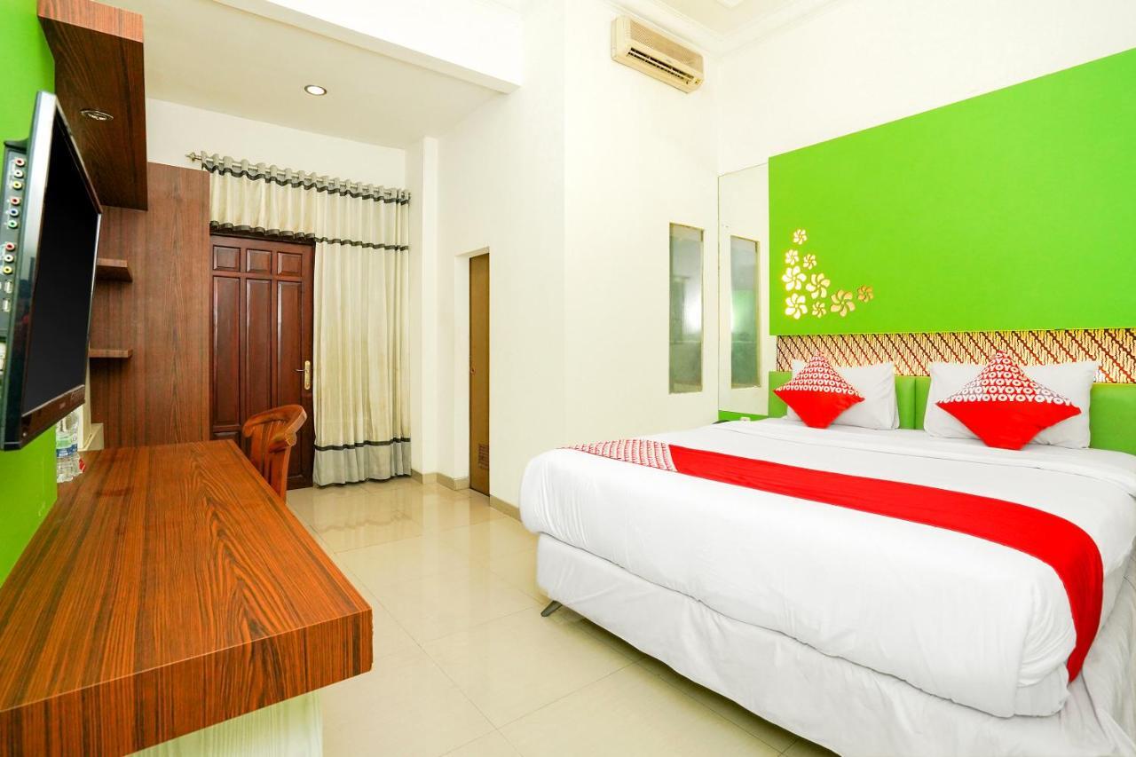 Oyo 231 Hotel Andita Syariah Surabaya Buitenkant foto