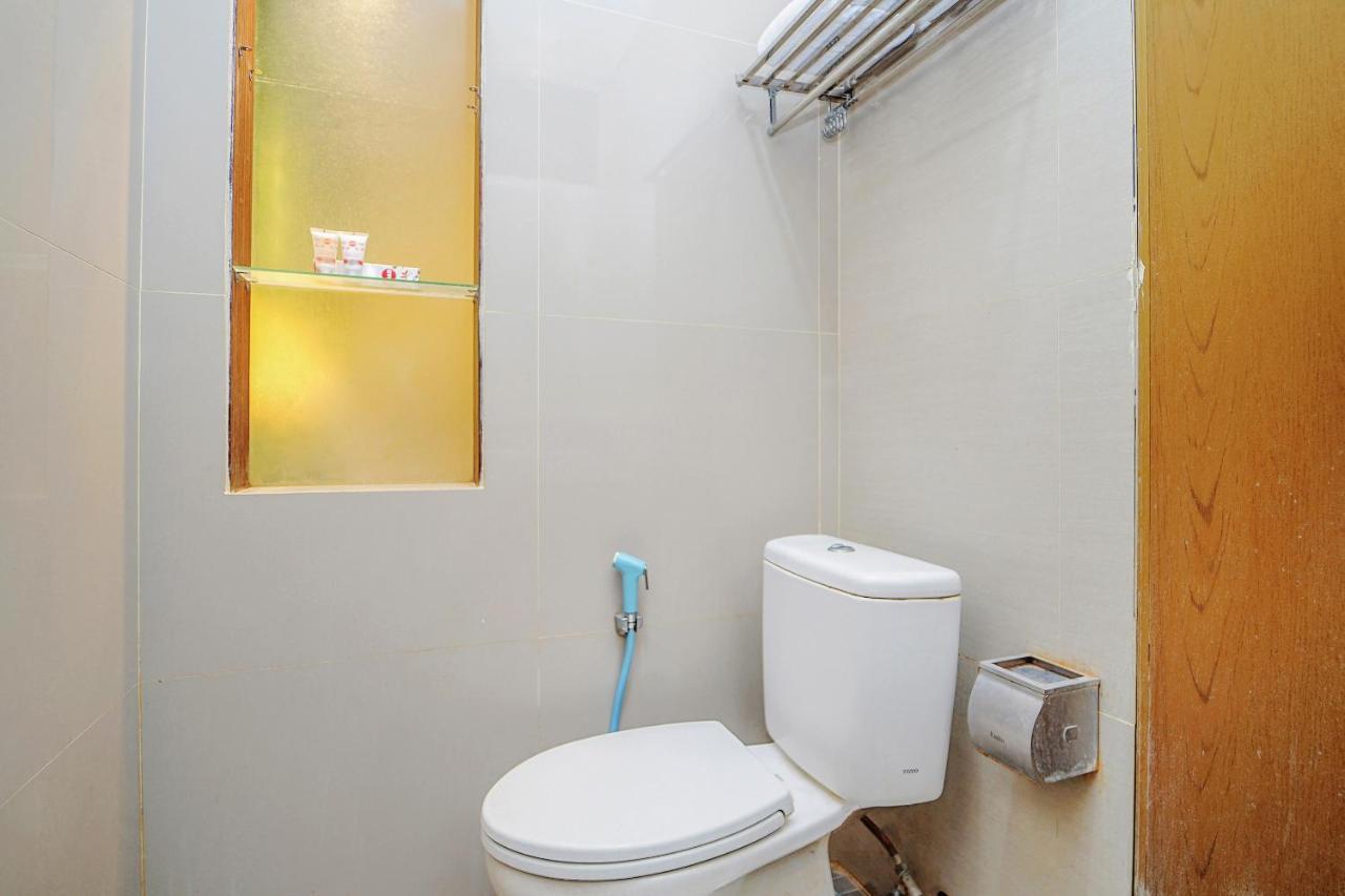 Oyo 231 Hotel Andita Syariah Surabaya Buitenkant foto