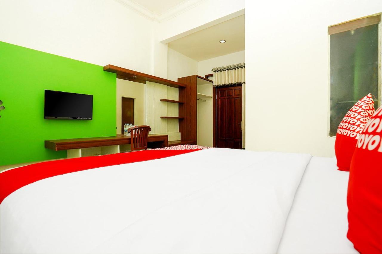 Oyo 231 Hotel Andita Syariah Surabaya Buitenkant foto