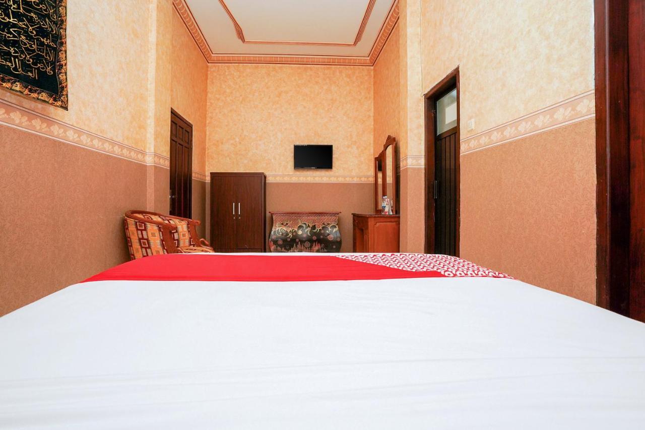 Oyo 231 Hotel Andita Syariah Surabaya Buitenkant foto