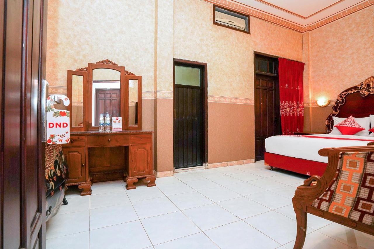 Oyo 231 Hotel Andita Syariah Surabaya Buitenkant foto